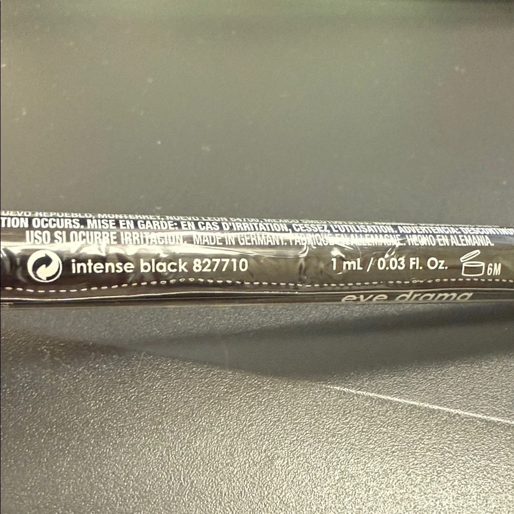 Femme Couture Felt Tip Eyeliner in Black
